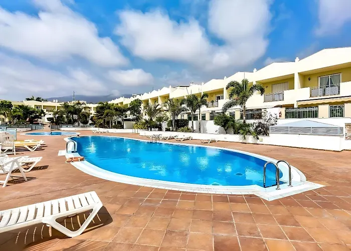 Oasis Fanabe Townhouse Apartment